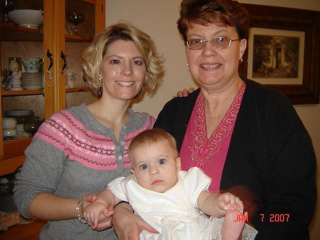 mom mom and josie